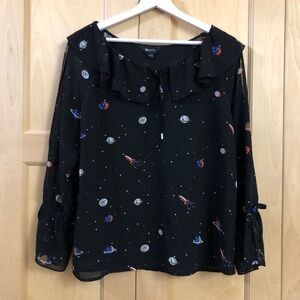 3/$12🌻Space print ruffle collar blouse (S)